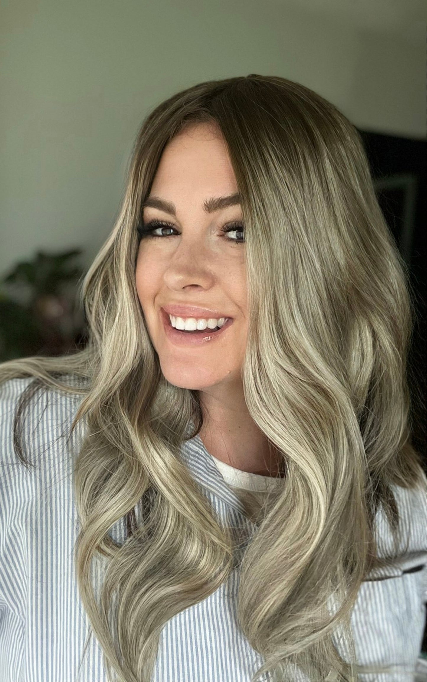 Icy Blonde Smudged Natural Root Topper 19-20 Inches